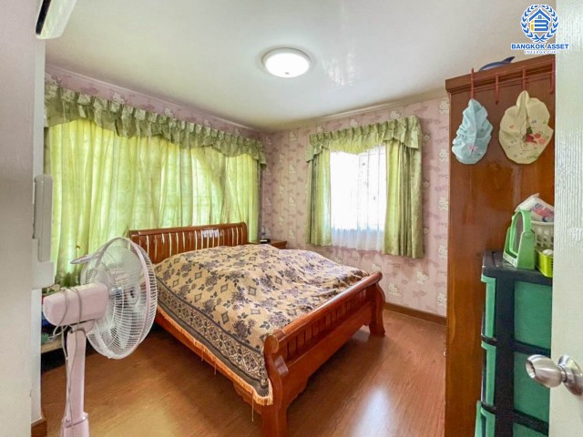 บ้านเดี่ยวมือสองย่านนนทบุรี ม.คุณาภัทร5 บ้านกล้วย-ไทรน้อย หลังมุม! เนื้อที่กว้างขวางเกือบ 60 ตร.ว. ฟังก์ชัน 4 ห้องนอน 3 ห้องน้ำ 2 ที่จอดรถ บนทำเลแห่งการเดินทาง ใกล้เซ็นทรัลเวสต์เกต และรถไฟฟ้าสายสีม่วง "สถานีคลองบางไผ่" จองเลย!